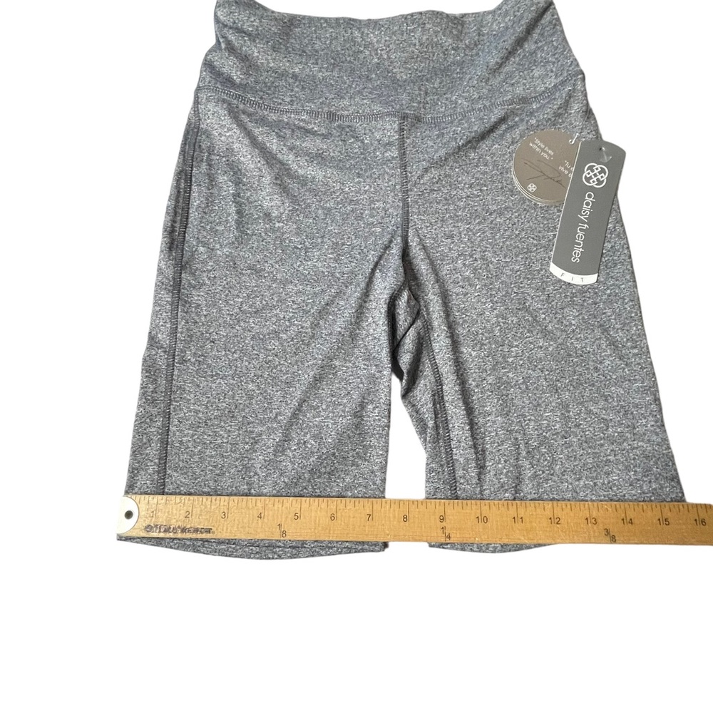 Daisy Fuentes Fit athletic shorts size Small - Picture 10 of 10